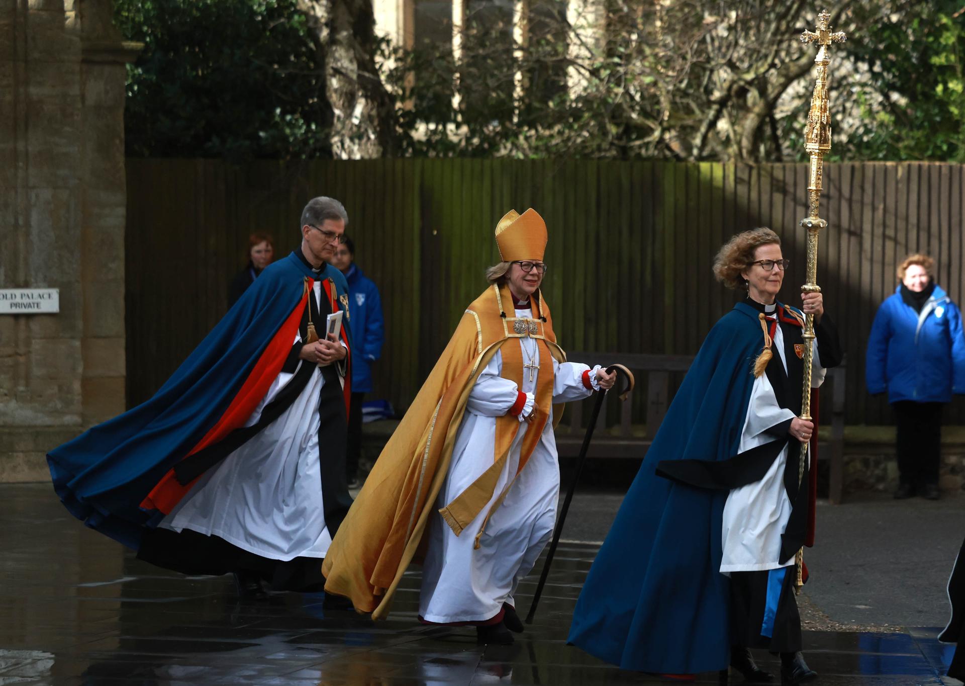 Sarah Mullally, primera mujer obispa de la Iglesia anglicana