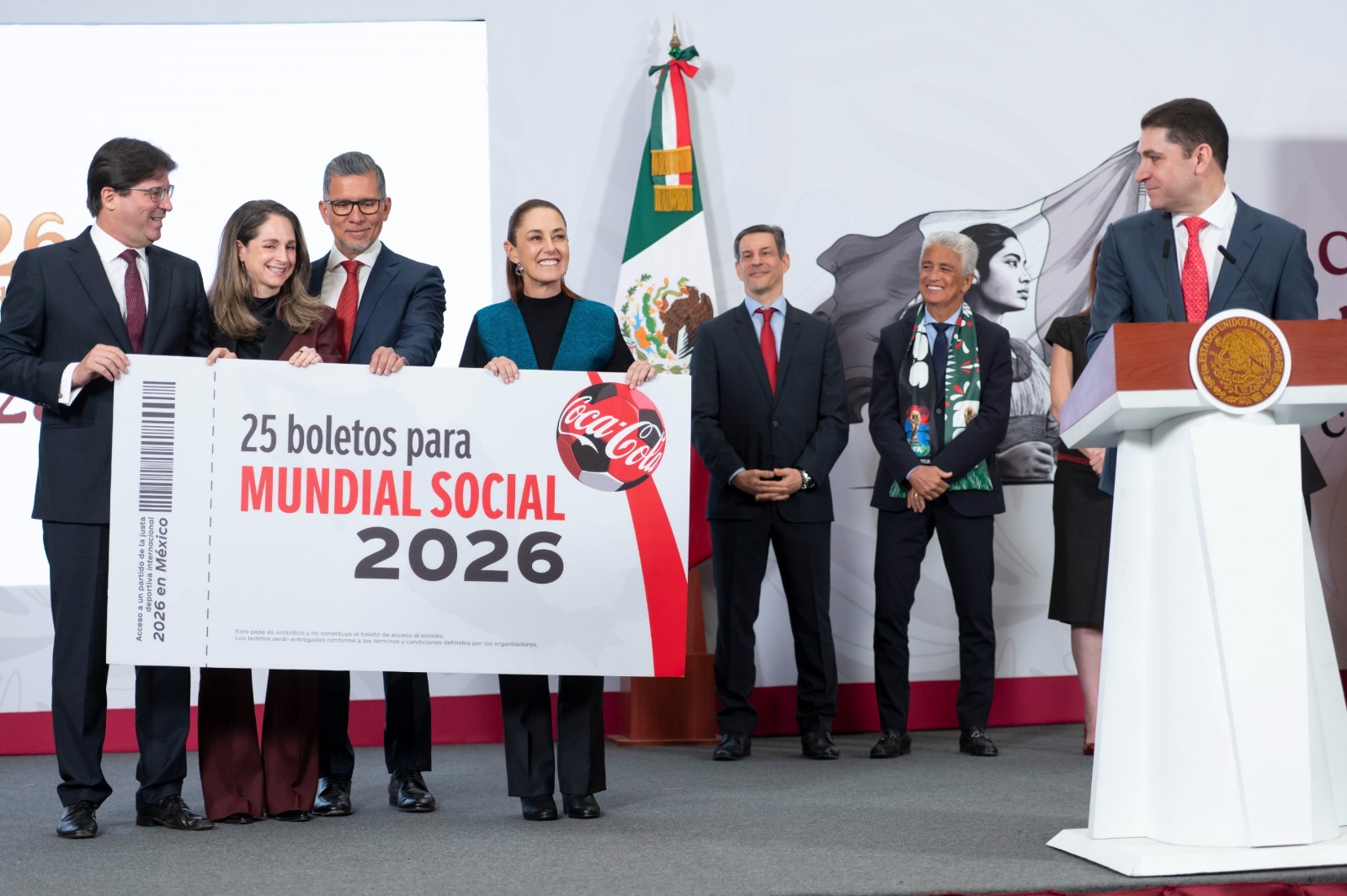 Sheinbaum recibe la Copa del Mundo