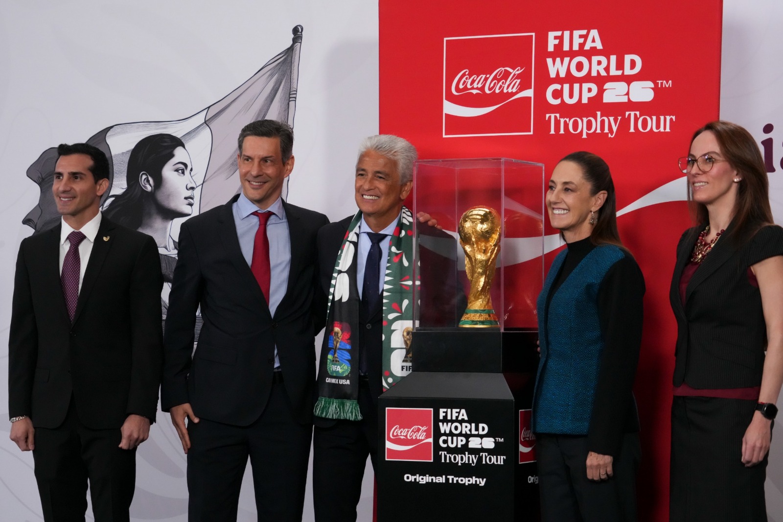 Sheinbaum recibe la Copa del Mundo