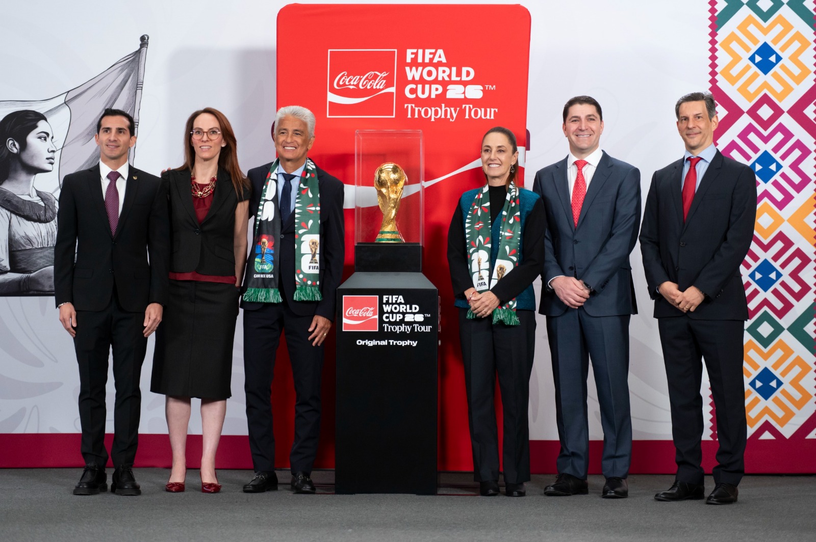 Sheinbaum recibe la Copa del Mundo