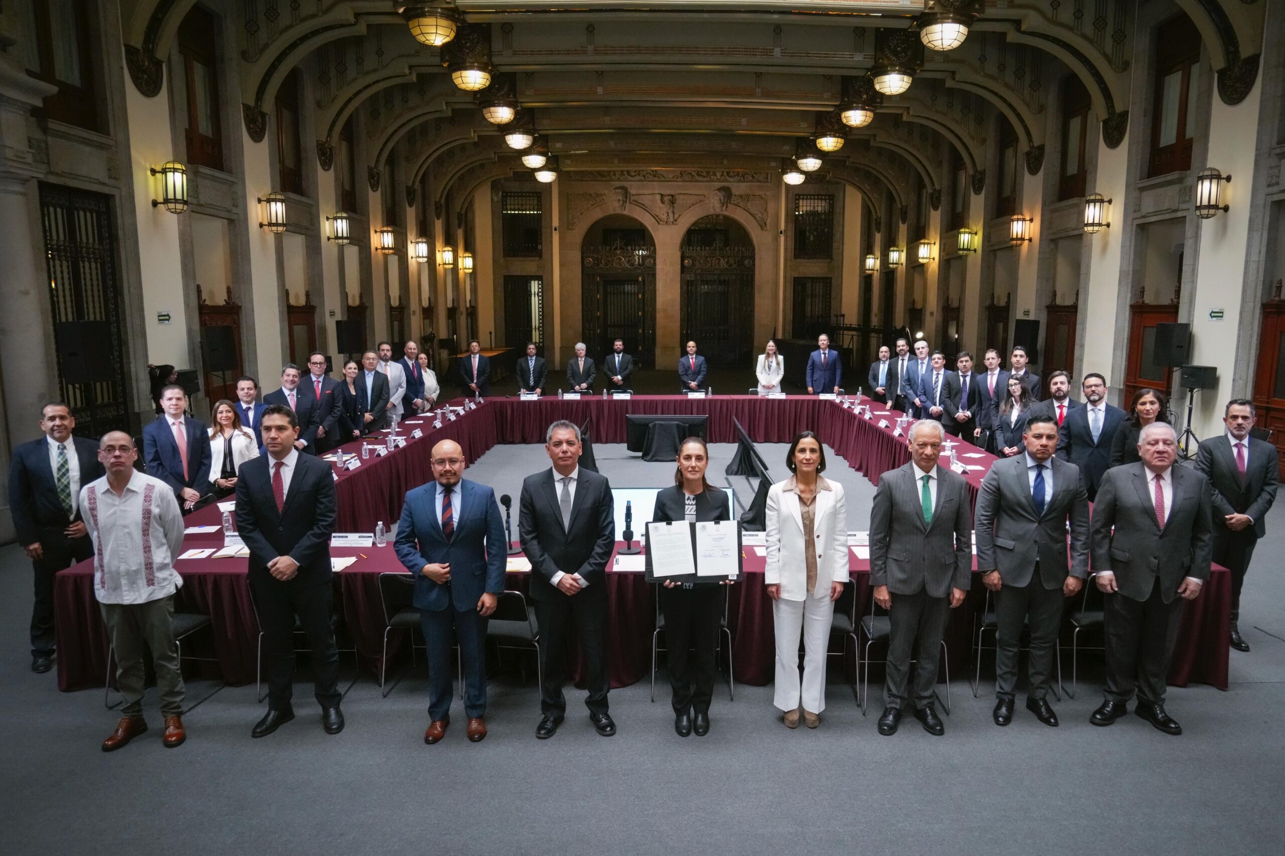 Sheinbaum y gasolineros renuevan acuerdo sobre precios