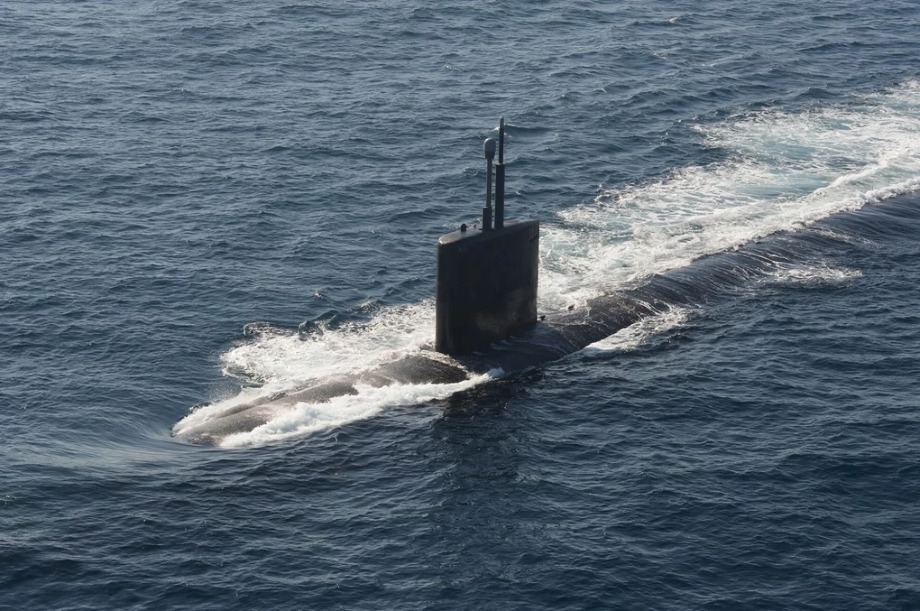 Submarino de EU hunde barco de guerra iraní en aguas internacionales |VIDEO