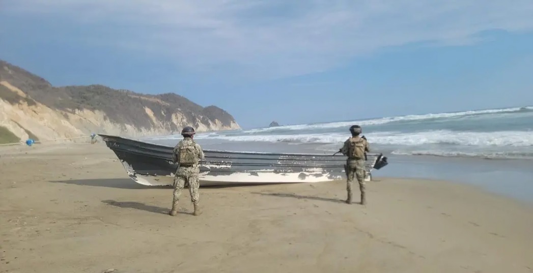 Aseguran embarcación con cocaína en Michoacán