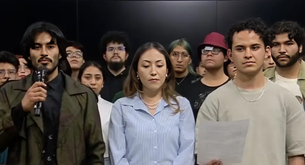 Estudiantes del IPN toman instalaciones de Canal Once