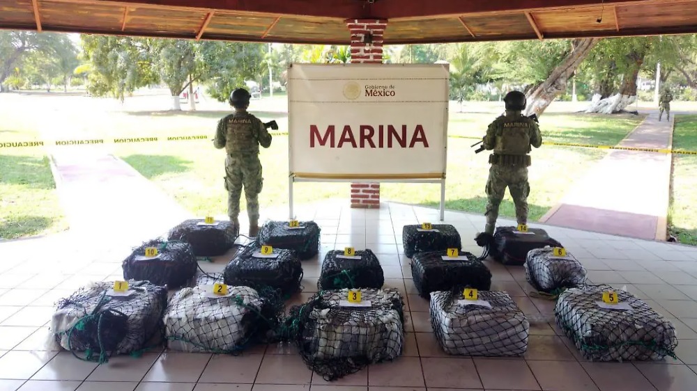 Marina asegura embarcación con cocaína en Michoacán
