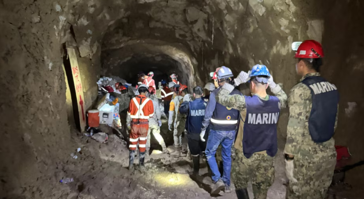Labores de búsqueda de mineros en Sinaloa