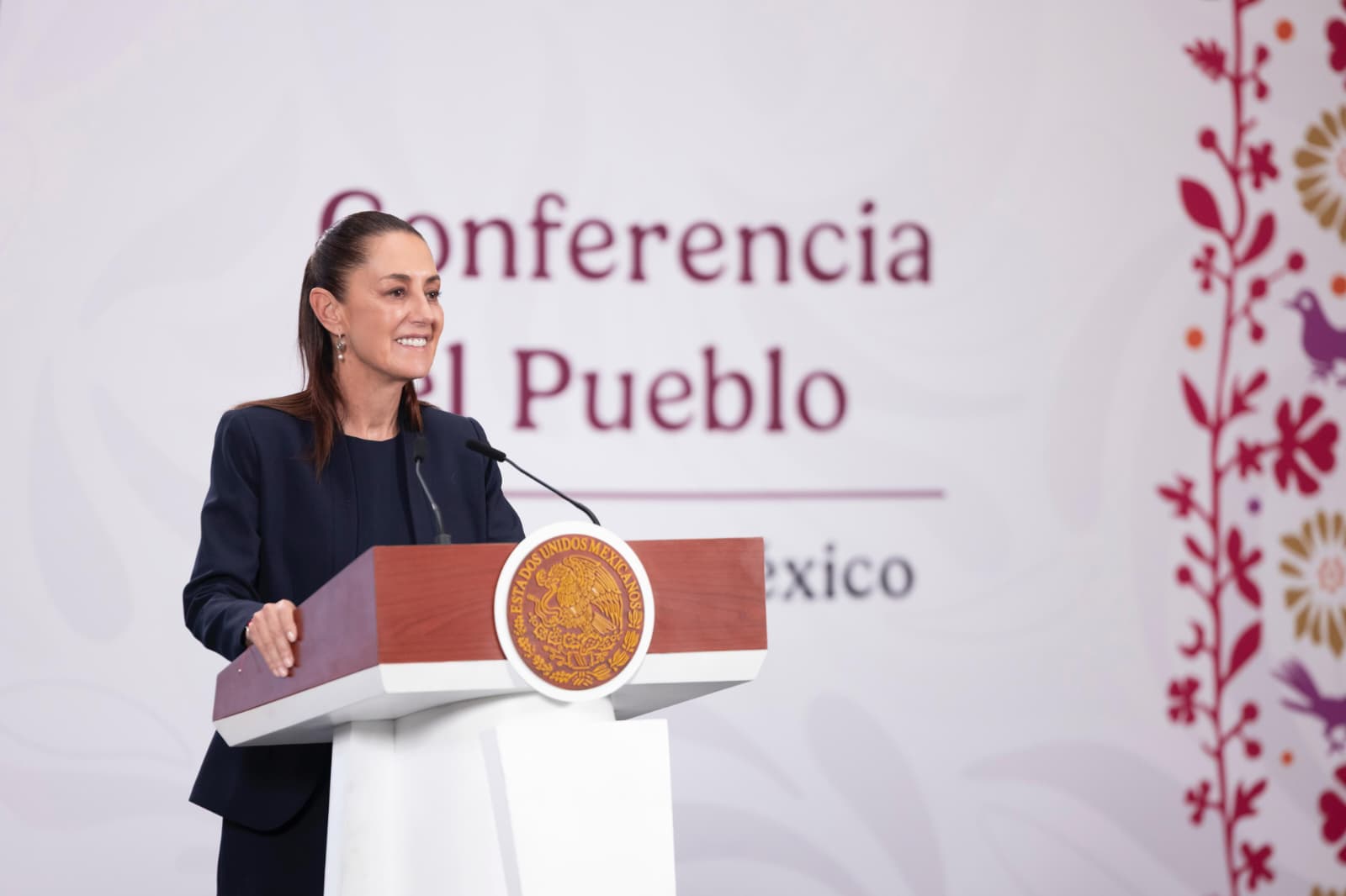 Sheinbaum responde a críticas opositoras por viaje a España