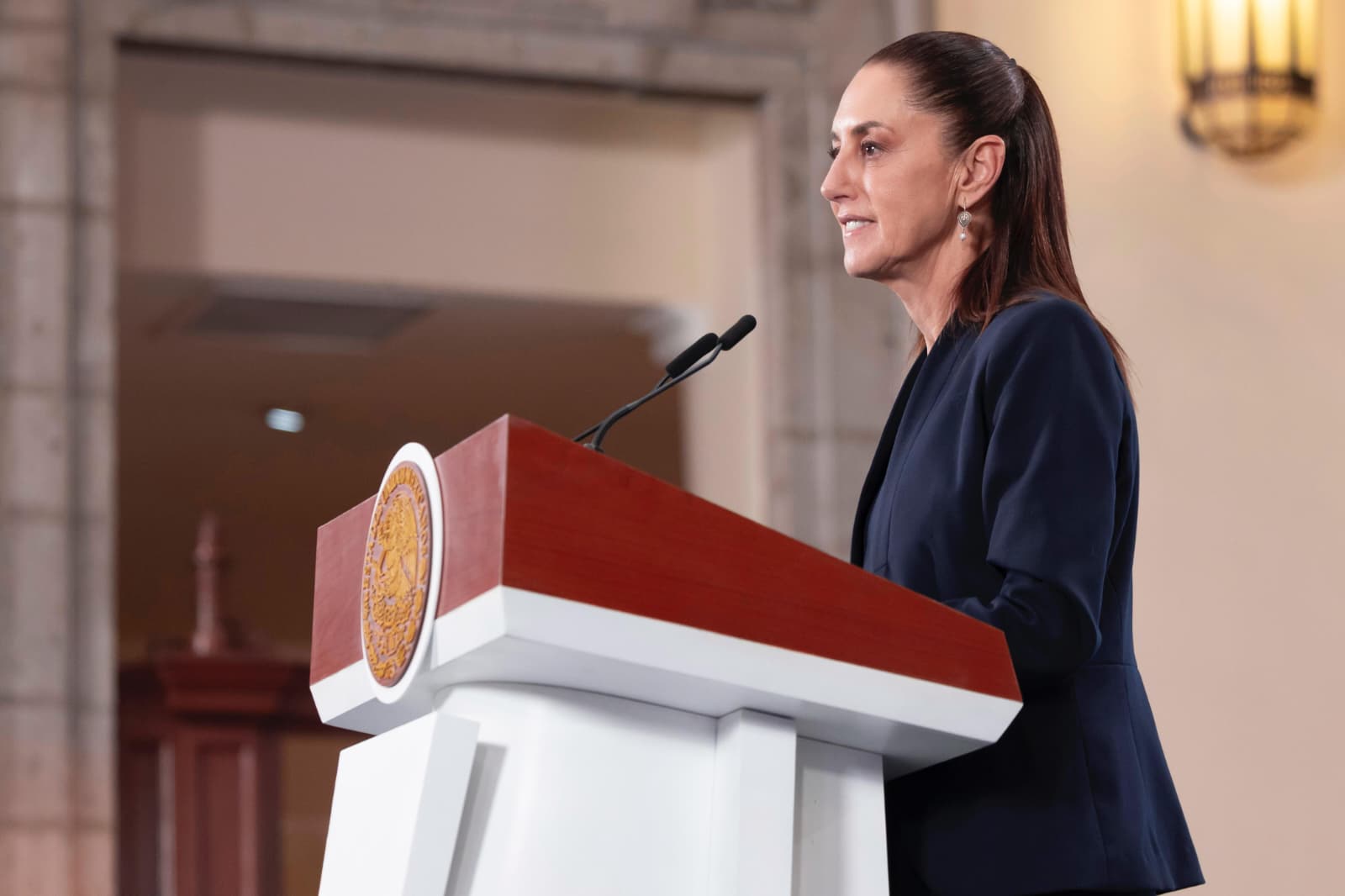 Sheinbaum responde a críticas opositoras por viaje a España