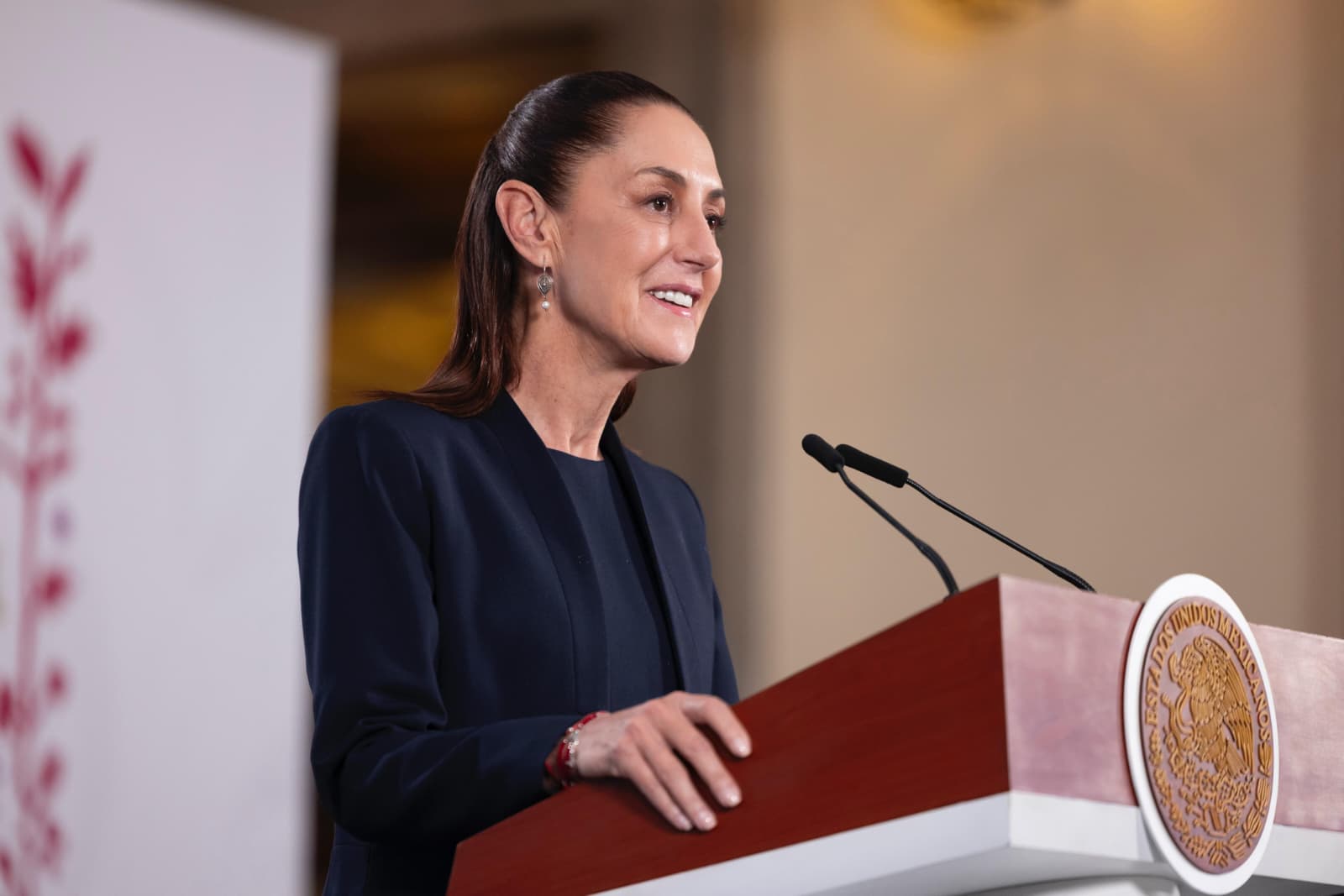 Sheinbaum responde a críticas opositoras por viaje a España