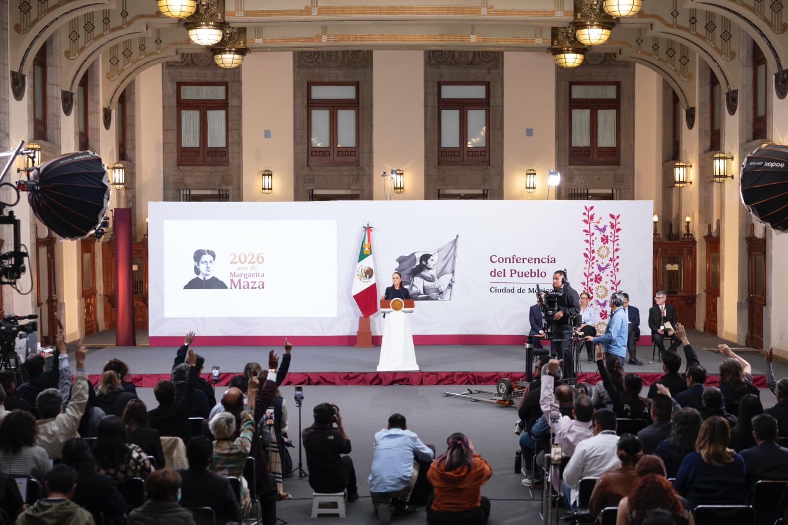 Sheinbaum responde a críticas opositoras por viaje a España