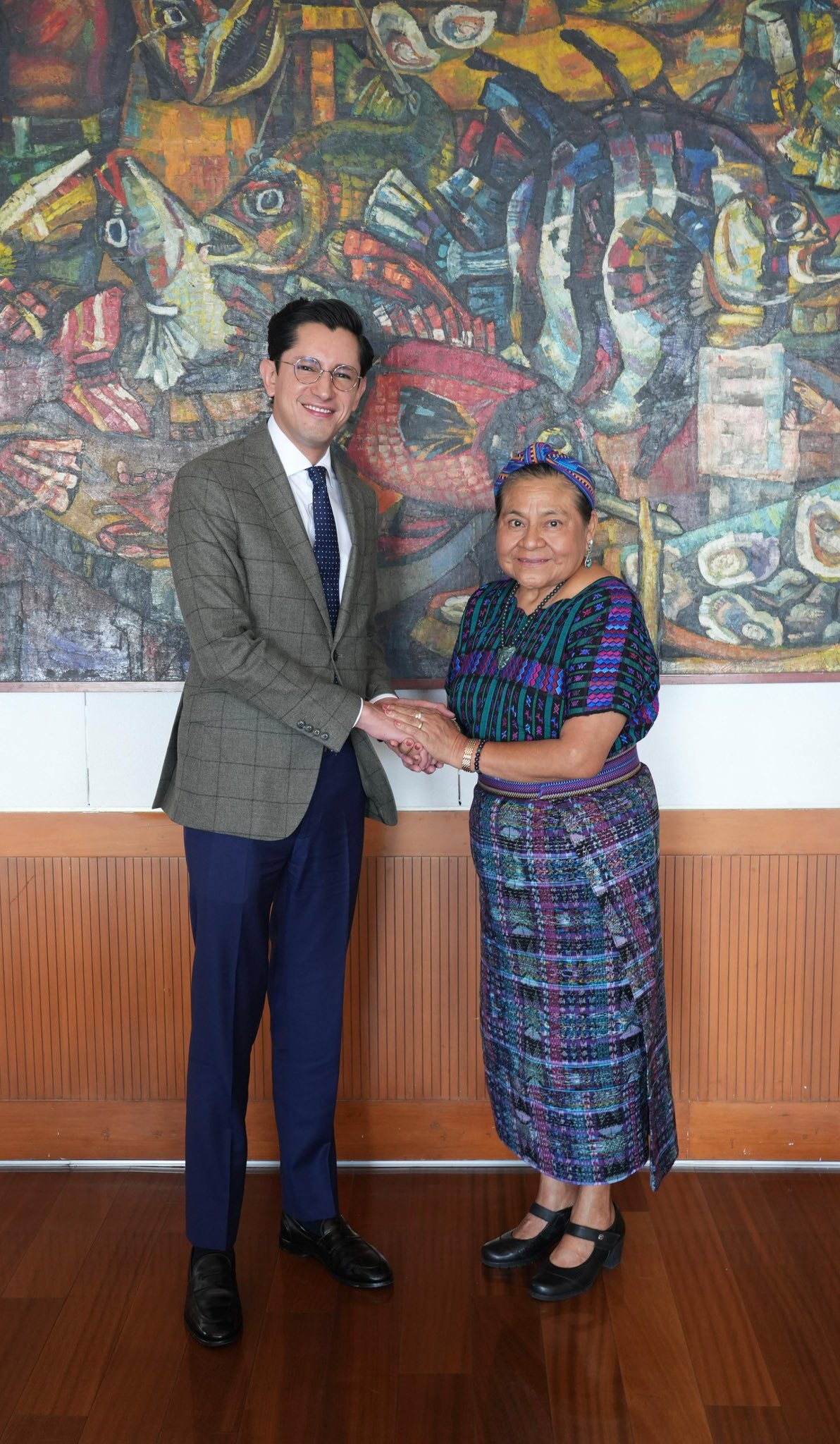 SRE designa a Rigoberta Menchú como alta consejera en México