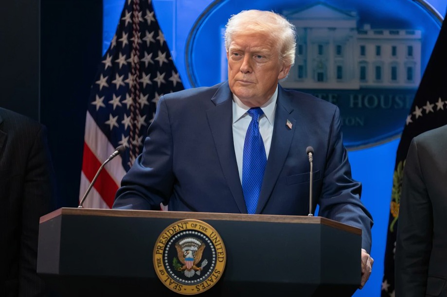 Trump advierte destrucción letal contra Irán si no cumple acuerdo