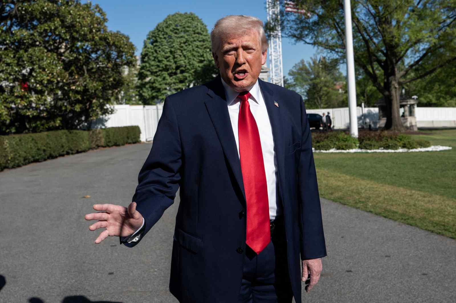 Trump amenaza a Cuba