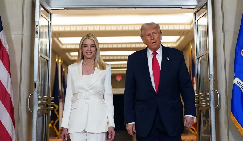 Trump y Pam Bondi