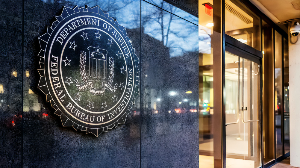 Detienen a exagente de la CIA por fraude al gobierno de EU