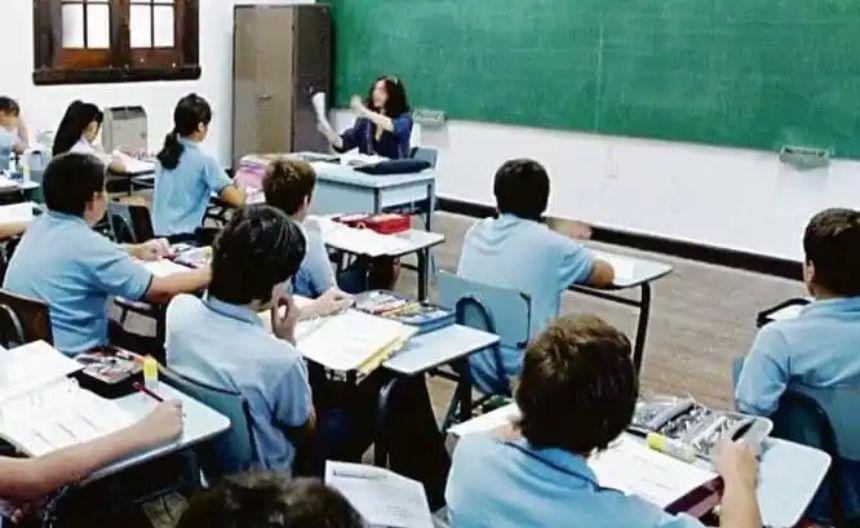 Escuelas particulares contradicen a Mario Delgado