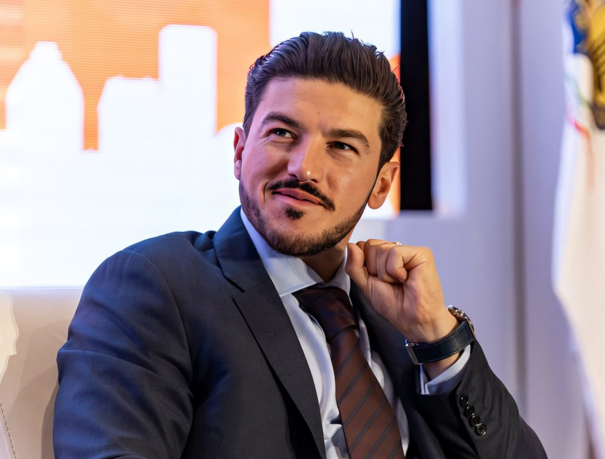Morena presenta denuncia contra Samuel García ante la FGR
