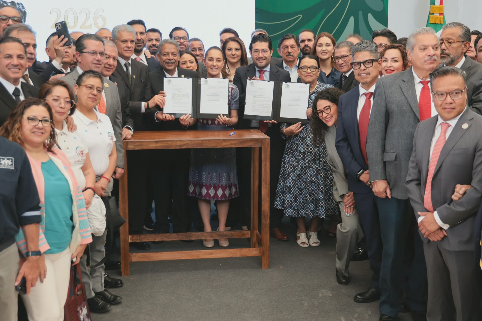 Sheinbaum firma acuerdo por 40 horas