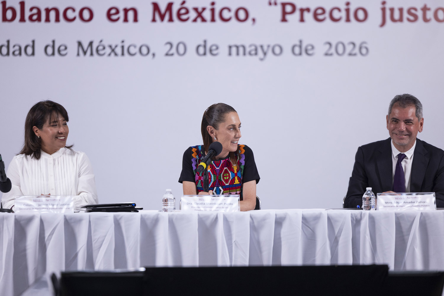 Sheinbaum firma acuerdo maíz