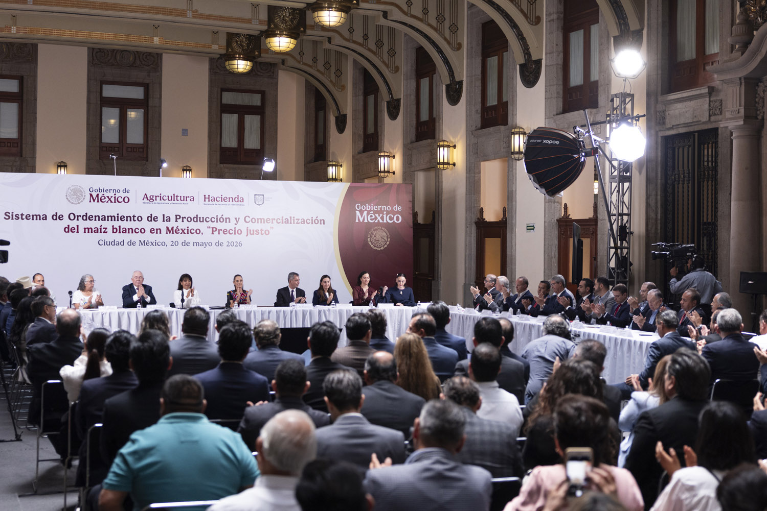 Sheinbaum protege el precio del maíz