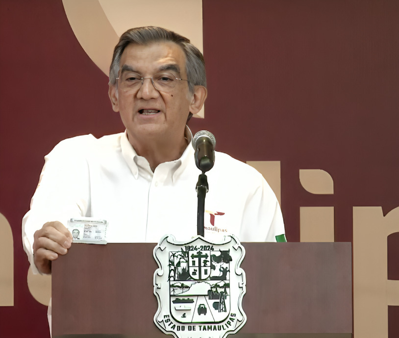 Américo Villarreal muestra su visa y desmiente a LA Times