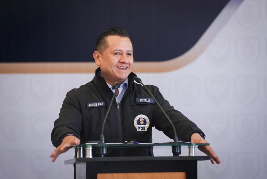 Carlos Torres pide licencia como fiscal de Michoacán