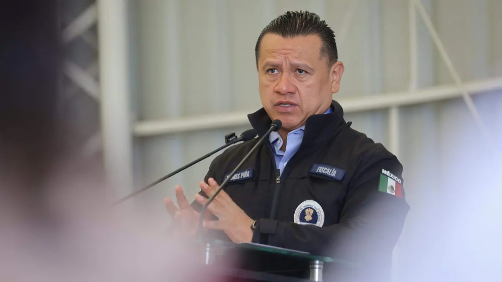 Carlos Torres pide licencia como fiscal de Michoacán