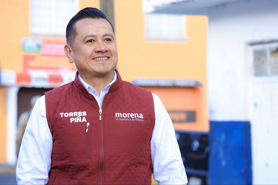 Carlos Torres pide licencia como fiscal de Michoacán