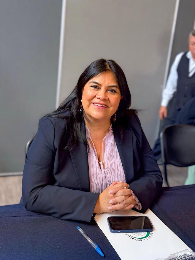 Chavira respalda consulta directa con maestros