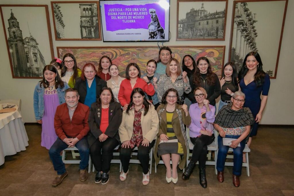 Chavira y mujeres de Morena