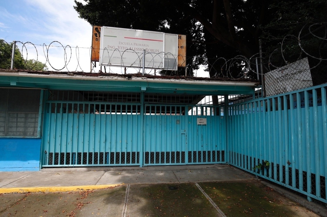 Escuela cerrada CNTE