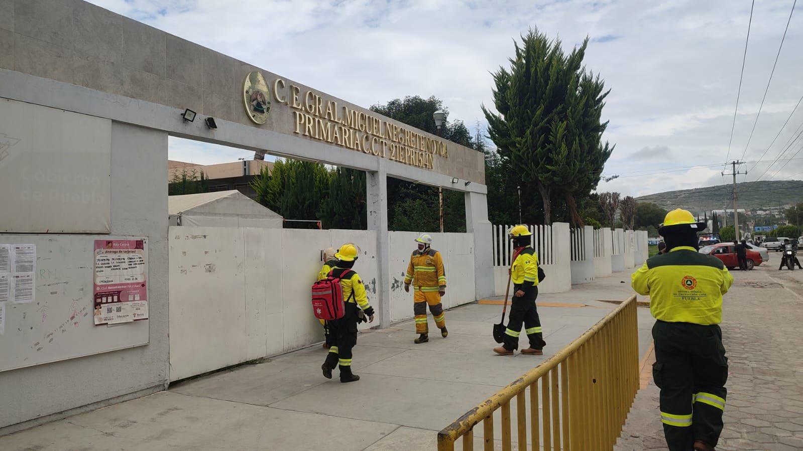 Explota pipa de gas en Tepeaca; evacúan a más de mil alumnos