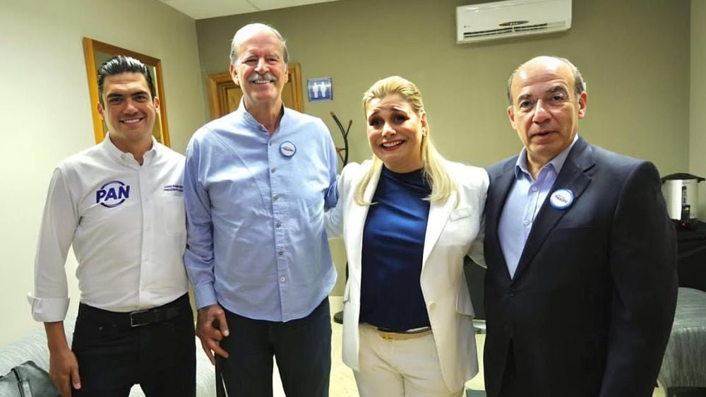 Fox y Calderón con Maru