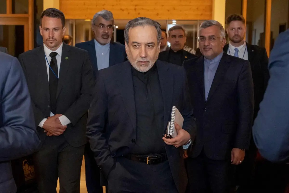 Representantes de Irán y Estados Unidos dialogan en Suiza con mediación internacional