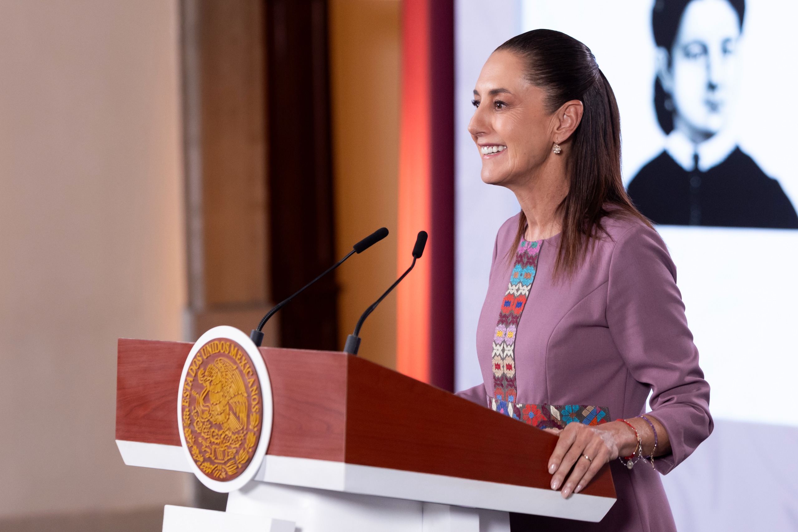 México anuncia plan de expansión eléctrica de 32 mil MW