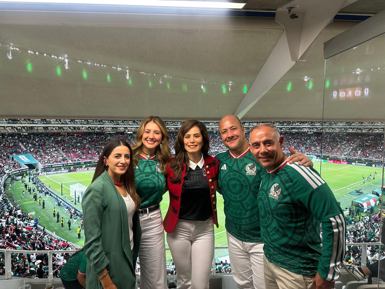 ¿Qué políticos de oposición asistieron al partido de México?