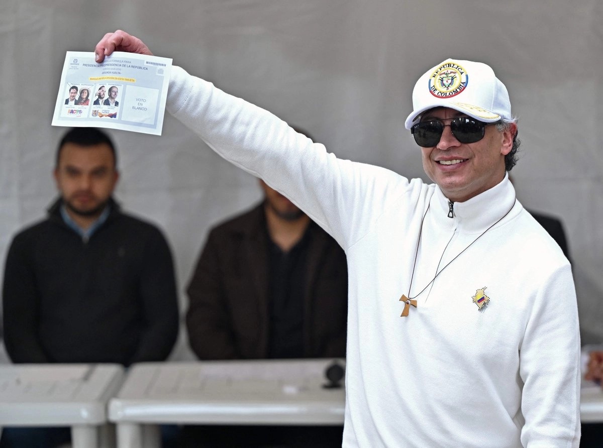 Gustavo Petro cuestiona el preconteo de la elección presidencial en Colombia.