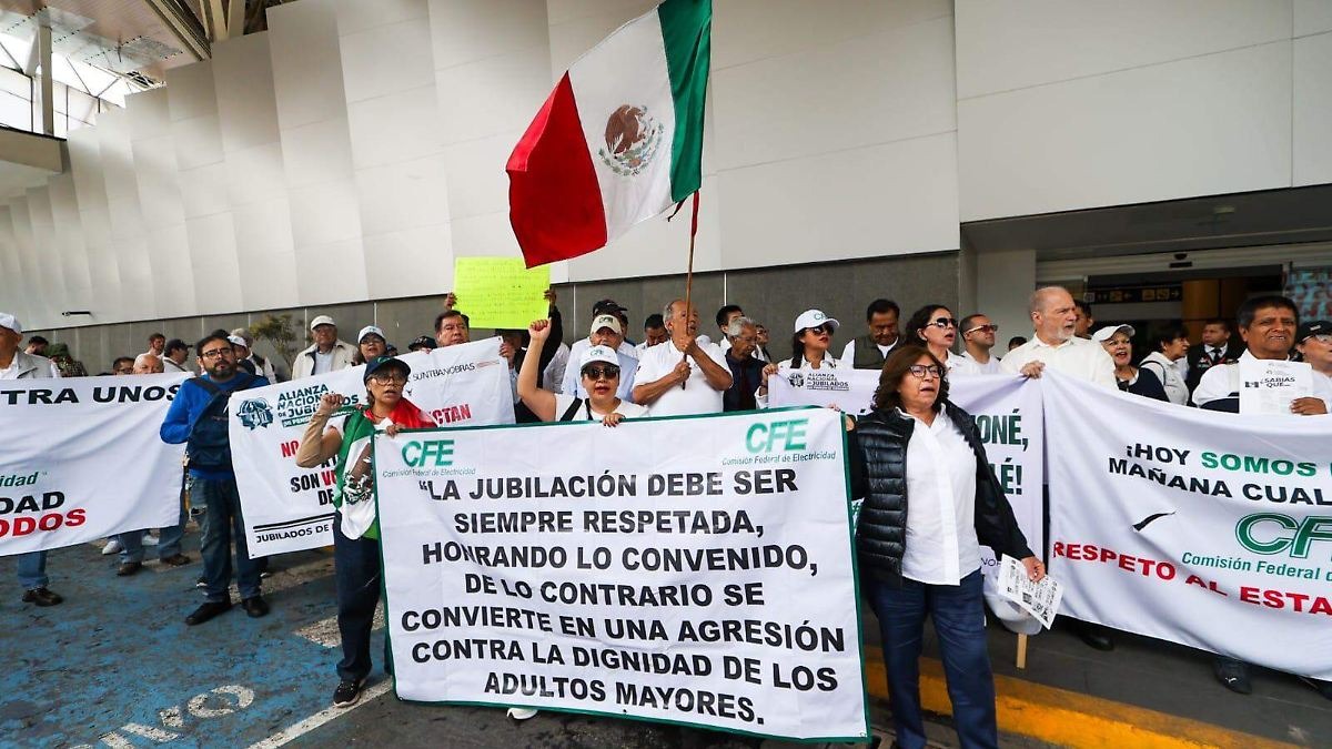 Protestas de jubilados en AICM 