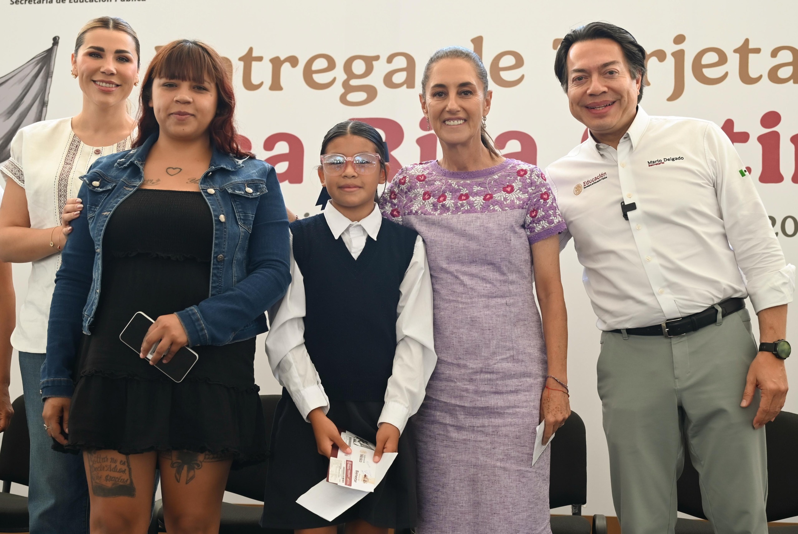 Claudia Sheinbaum inaugura el CBTIS 290 en Tijuana y destaca la creación de 200 mil espacios para bachillerato.