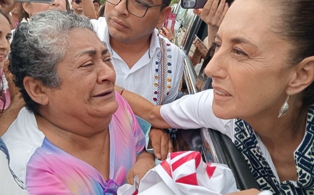 Sheinbaum y madre de Roxana Guzmán