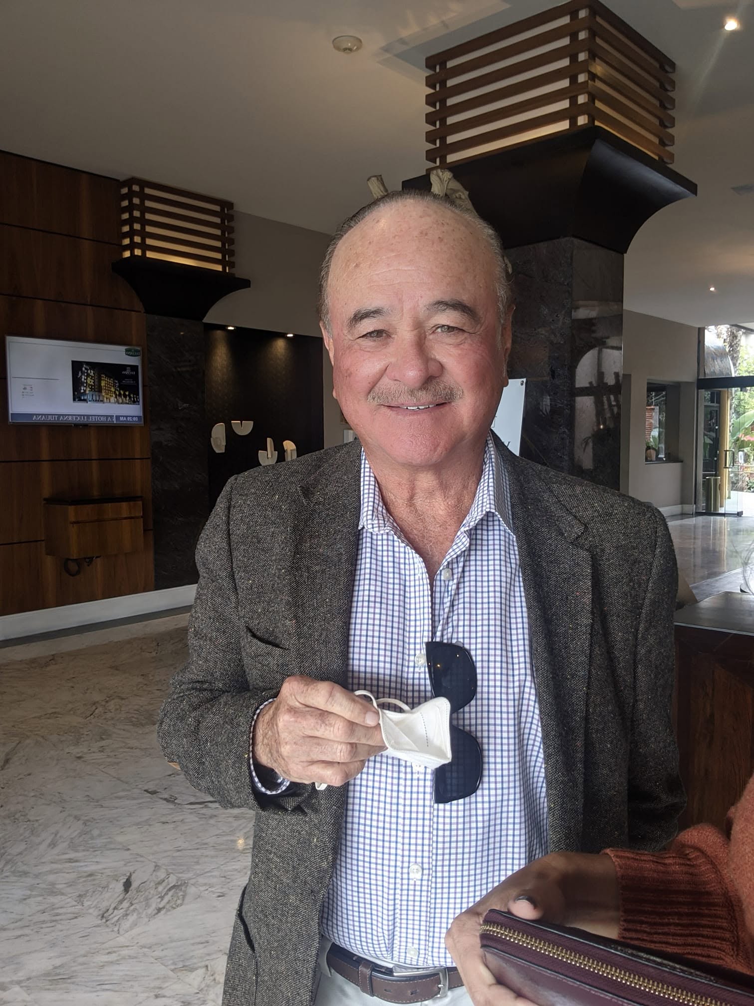 Detienen a Ernesto Ruffo por contrabando de combustible