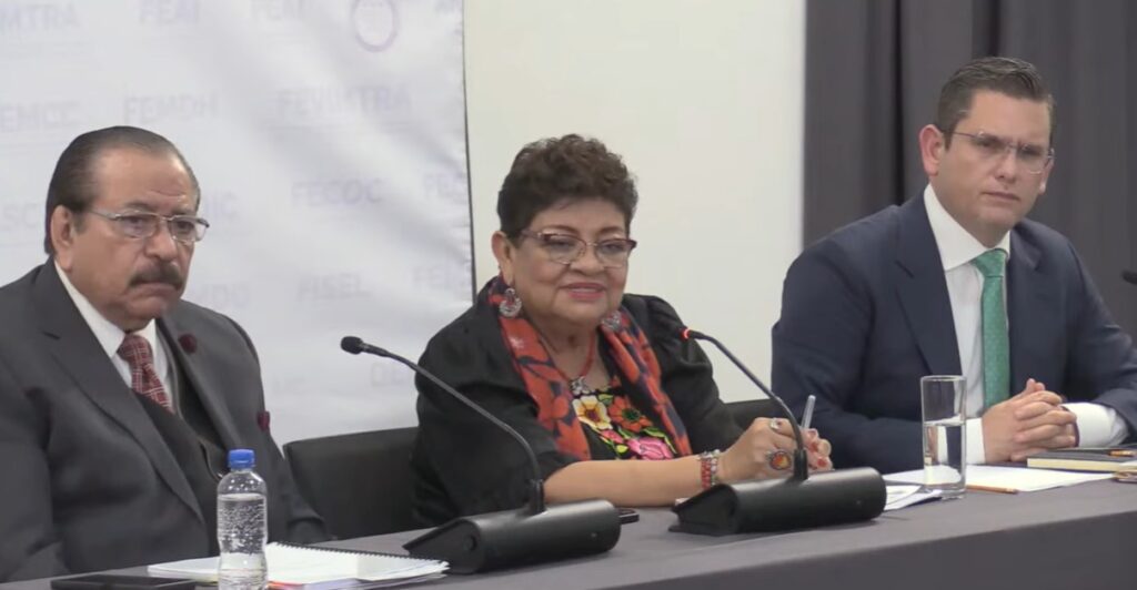 Conferencia de prensa FGR