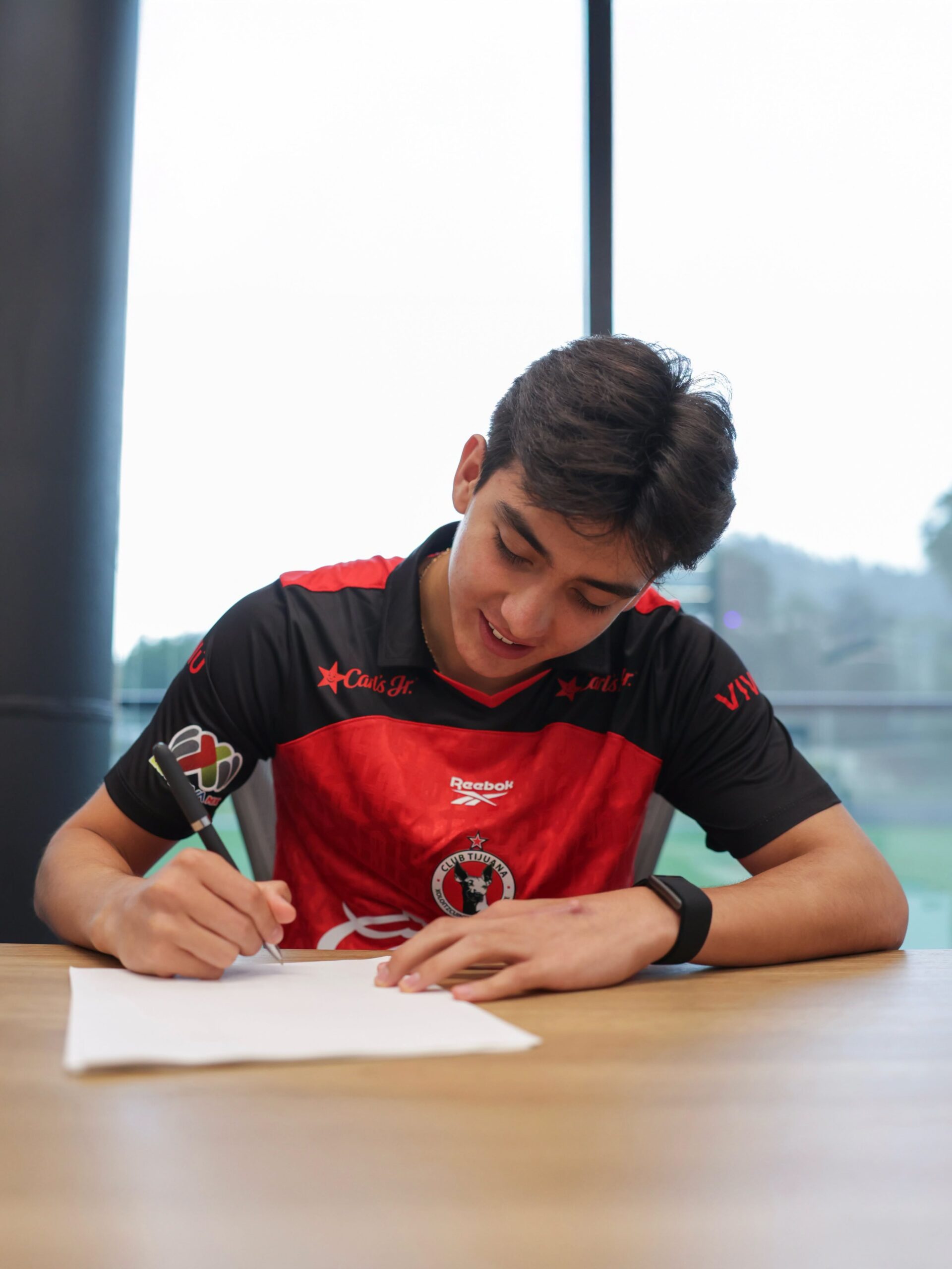 Gil Mora renueva contrato