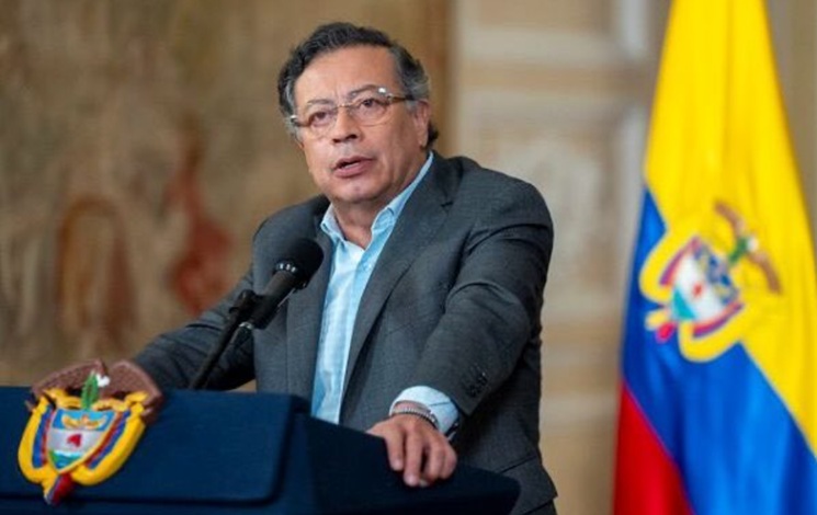 De la Espriella suspende transición con Petro