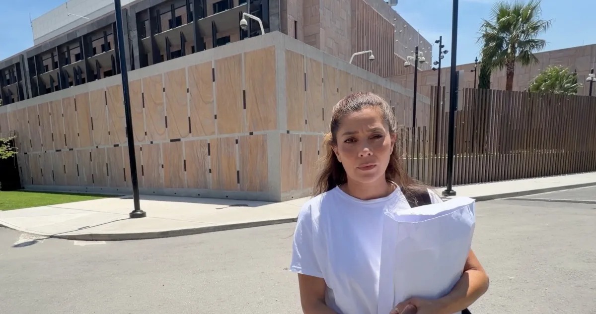 Hija de Ruffo Appel lo visita