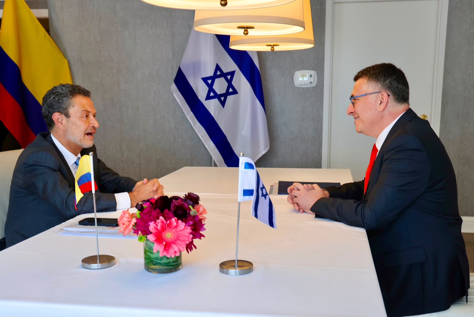 De la Espriella reestablece alianza con Israel