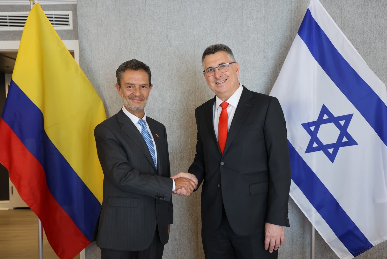 De la Espriella reestablece alianza con Israel