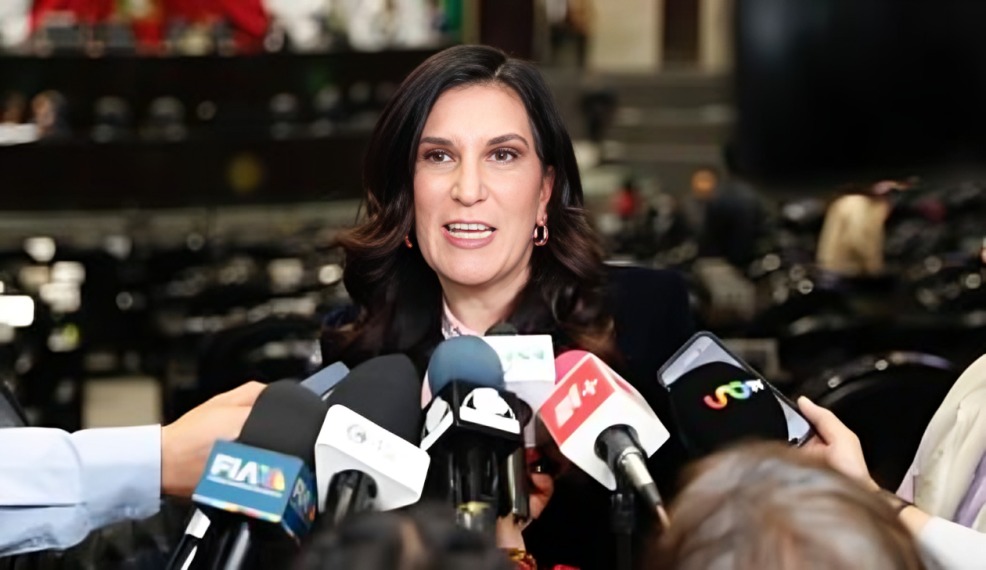 Kenia López se lanza vs. Gobierno