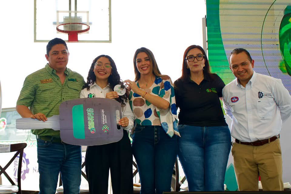 Ricardo Gallardo y esposa