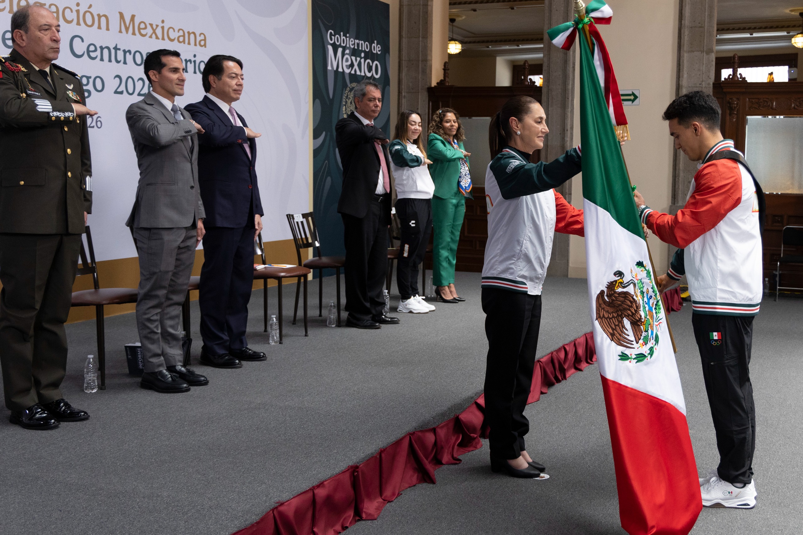 Sheinbaum abandera a atletas rumbo a Juegos Centroamericanos
